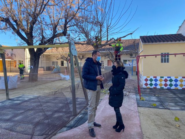 El Ayuntamiento pone a punto el arbolado de las escuelas infantiles del municipio apostando por los entornos naturales para los más pequeños - 1, Foto 1