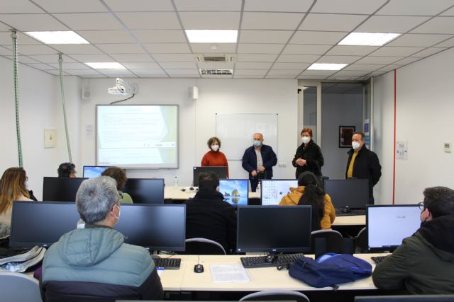 22 alumnos mejoran su formación mediante los cursos de Socorrismo y Gestión de Almacenes - 1, Foto 1