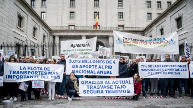 El PP de Las Torres de Cotillas sí estuvo este miércoles defendiendo el trasvase - 2, Foto 2