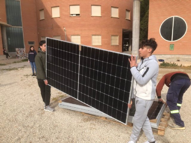 El IES Valle del Segura instala 10 placas solares fotovoltaicas - 1, Foto 1