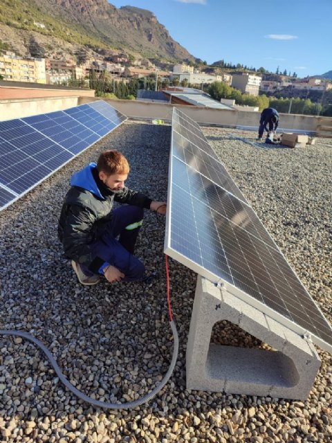 El IES Valle del Segura instala 10 placas solares fotovoltaicas - 2, Foto 2