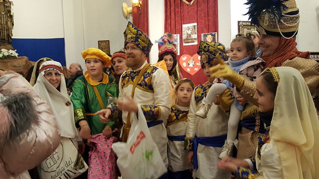Una tarde de convivencia y regalos reúne a familias de distintas culturas en Sevilla - 2, Foto 2