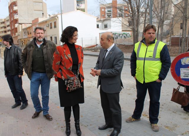 La consejera de Presidencia y el alcalde visitan las obras del colector pluvial en el Camino del Molino - 1, Foto 1