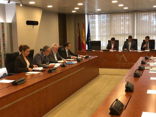 La Asamblea pide al Gobierno de España el refuerzo del personal en aduanas ante la amenaza de un Brexit duro - 1, Foto 1