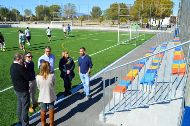 El campo municipal de fútbol 7 junto a la Casa de la Cultura ya tiene su nuevo graderío - 2, Foto 2