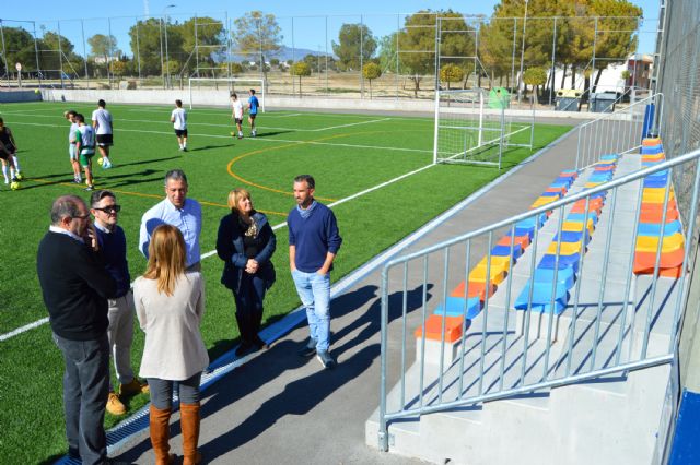 El campo municipal de fútbol 7 junto a la Casa de la Cultura ya tiene su nuevo graderío - 2, Foto 2