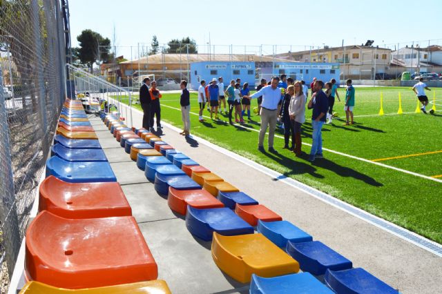 El campo municipal de fútbol 7 junto a la Casa de la Cultura ya tiene su nuevo graderío - 3, Foto 3