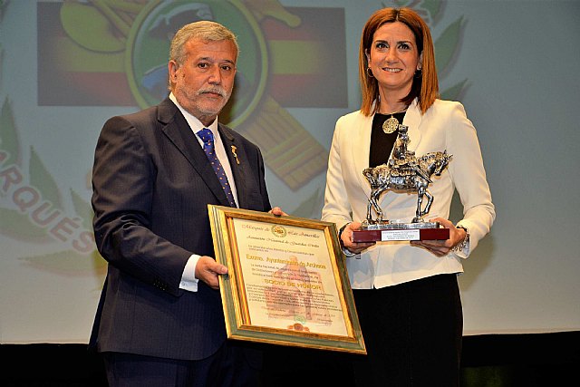  Delegado Murcia y Alcaldesa entrega Socio Honor al Ayto, Foto 1