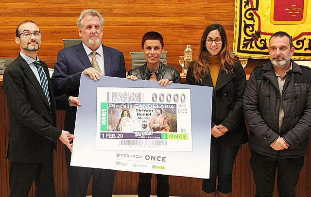 Mª Carmen Morales presenta el cupón de la ONCE que protagonizan las fiestas de La Candelaria - 1, Foto 1