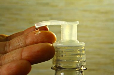 Recomiendan utilizar gel antiséptico como medida preventiva ante el brote de coronavirus - 1, Foto 1