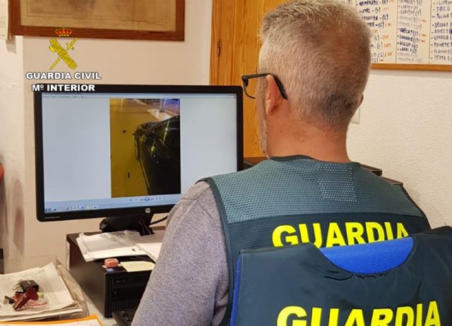 La Guardia Civil investiga en Mazarrn a tres menores por causar daños a numerosos vehculos, Foto 2