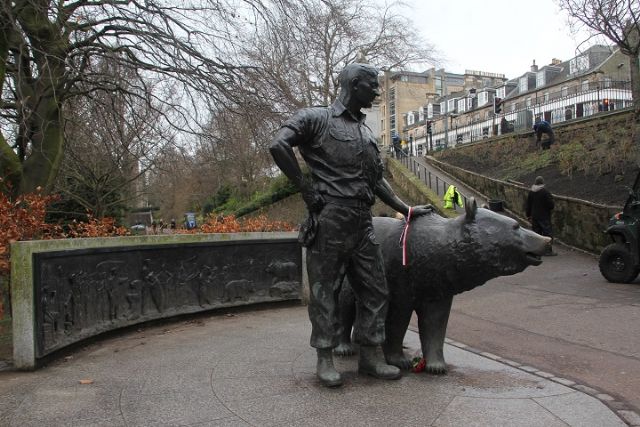 El Oso pardo adoptado por los soldados de la 22° Compañía de Suministros de Artillería - 4, Foto 4