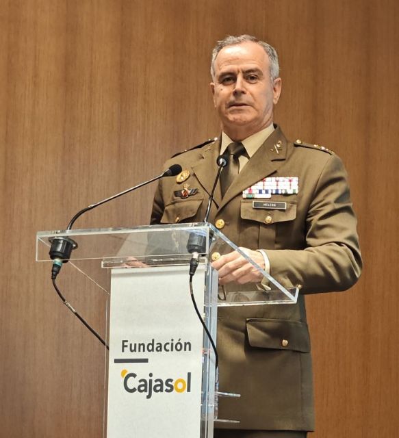 España. Sevilla . En la Sala Antonio Machado de la Fundación Cajasol de Sevilla, conferencia del Teniente General Carlos Melero Claudio - 3, Foto 3