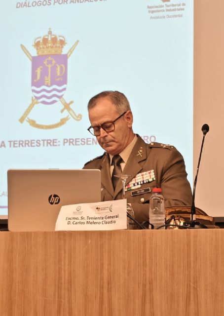 España. Sevilla . En la Sala Antonio Machado de la Fundación Cajasol de Sevilla, conferencia del Teniente General Carlos Melero Claudio - 4, Foto 4