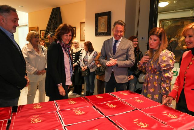 Alumnas del Proyecto Activa-T bordan tres banderas de protocolo para el Ayuntamiento - 3, Foto 3