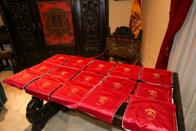 Alumnas del Proyecto Activa-T bordan tres banderas de protocolo para el Ayuntamiento - 5, Foto 5