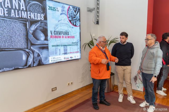 Los jóvenes cartageneros vuelven a demostrar su solidaridad en la V Campaña de Recogida de Alimentos - 1, Foto 1