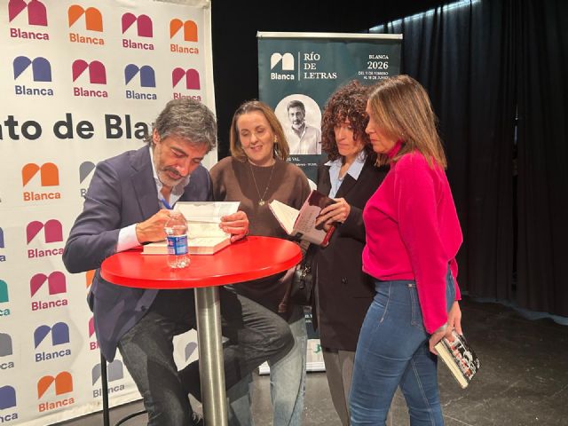 Juan del Val conquista al público hablando sobre su faceta de comunicador y su historia personal en la inauguración de Río de Letras en Blanca - 2, Foto 2