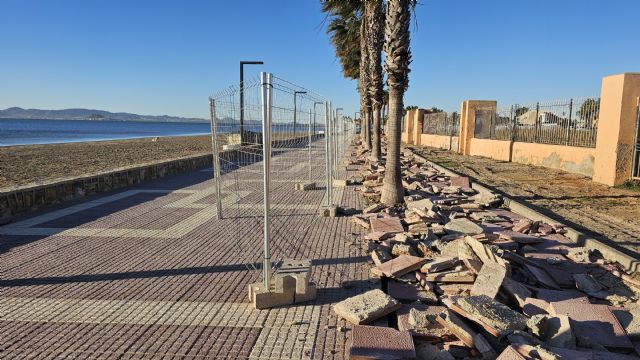 Los Alcázares inicia las obras del primer tramo del carril bici del Paseo Marítimo - 1, Foto 1
