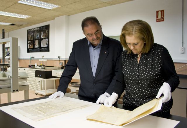 The General Archive of the region delivered to the municipality of Totana five scrolls of the fourteenth and fifteenth centuries after restoration