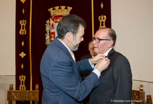 Gregorio Saura recibió el homenaje de la familia procesionista en el Palacio Consistorial - 1, Foto 1