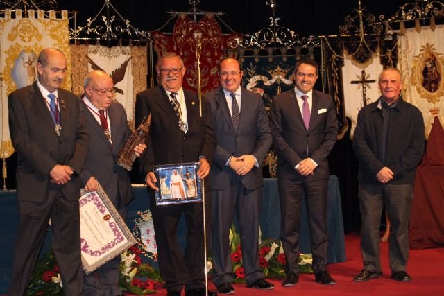 El presidente de la Comunidad invita a vivir la Semana Santa de Alcantarilla e impregnarse del sentimiento de sus gentes - 2, Foto 2