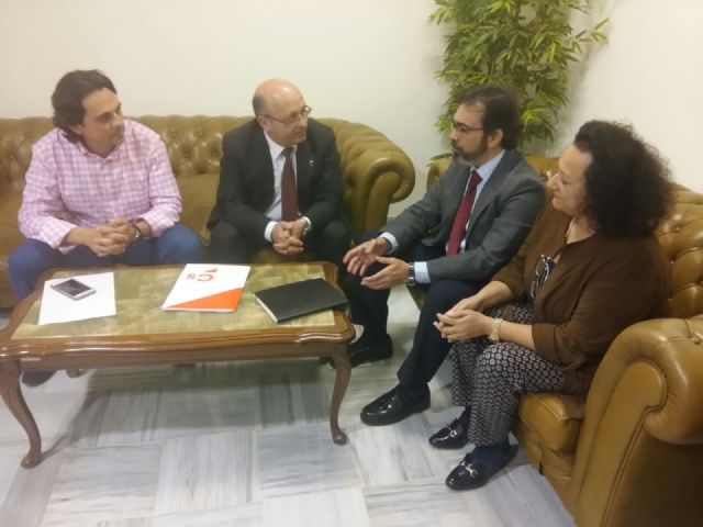 Cs se reúne con el consejero de Fomento para controlar el estado de sus enmiendas para impulsar la ZAL de Cartagena - 1, Foto 1