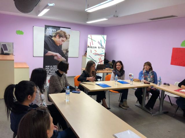 El Espacio Joven 585m2 acoge la celebración de los talleres del programa Vives Emplea - 2, Foto 2