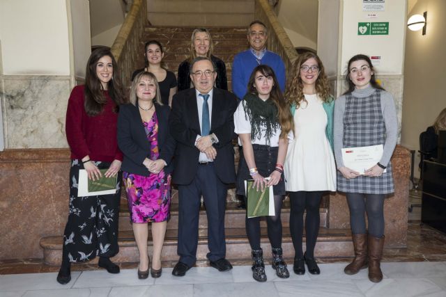 La UMU entrega los premios del II Concurso de relato corto sobre las mujeres - 1, Foto 1