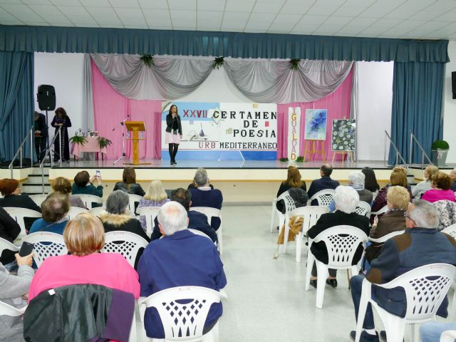 Maria Antonia Ruiz, vencedora del  XVII Certamen de Poesia Centro de la Mujer de la Urbanizacion Mediterraneo - 1, Foto 1