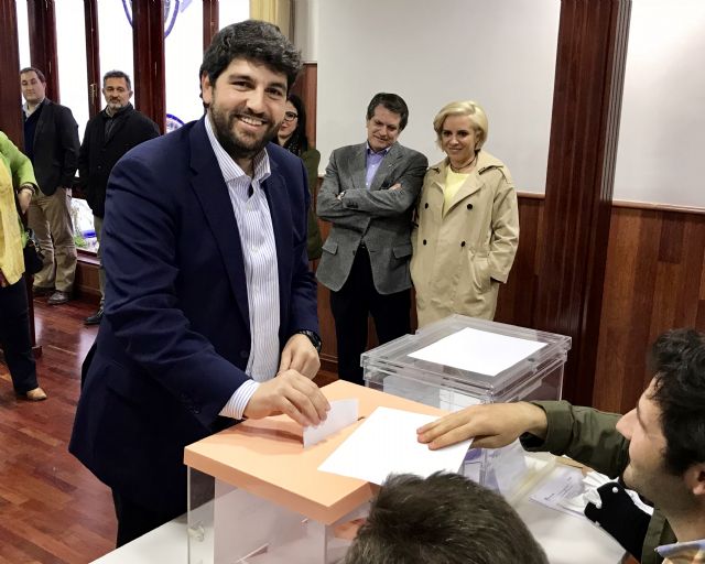 López Miras vota su candidatura a la presidencia del Partido Popular de la Región de Murcia - 1, Foto 1