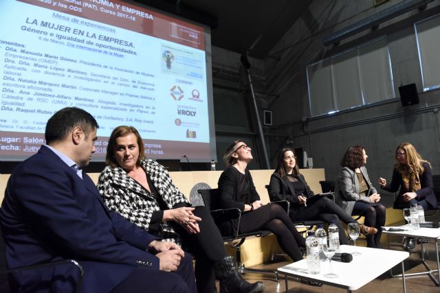 La Facultad de Economía dedica una mesa redonda a 'La mujer en la empresa' - 1, Foto 1