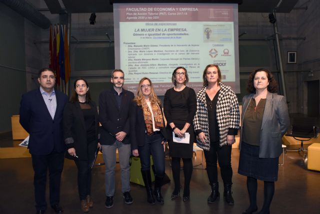 La Facultad de Economía dedica una mesa redonda a 'La mujer en la empresa' - 2, Foto 2