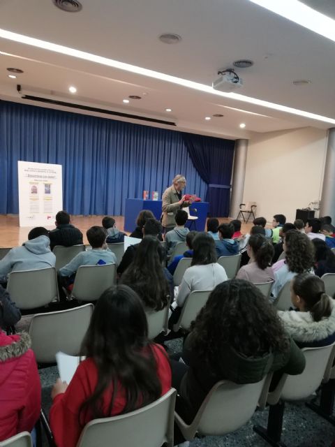 Los Encuentros con Autor de la Red de Bibliotecas Municipales traen esta semana a los escritores Ricardo Gómez y Antonia Ródenas a Lorca - 1, Foto 1