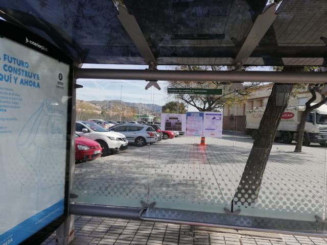 El servicio de transporte colectivo urbano extrema las precauciones higiénico sanitarias en sus autobuses como medida preventiva ante el coronavirus - 2, Foto 2
