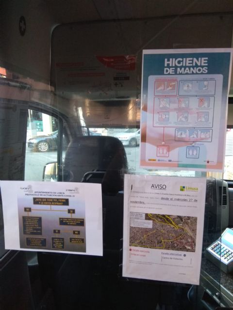 El servicio de transporte colectivo urbano extrema las precauciones higiénico sanitarias en sus autobuses como medida preventiva ante el coronavirus - 3, Foto 3