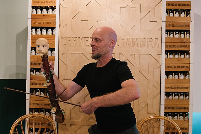 Cristian Weidmann mostró cómo se elabora un títere en el último encuentro de Creando Despacio - 1, Foto 1