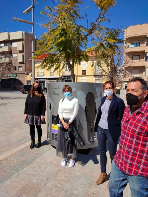 El jardín Adolfo Suárez cuenta desde hoy con una escultura dedicada a las mujeres víctimas de violencia de género - 2, Foto 2