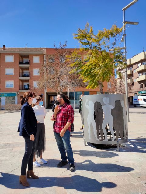 El jardín Adolfo Suárez cuenta desde hoy con una escultura dedicada a las mujeres víctimas de violencia de género - 3, Foto 3