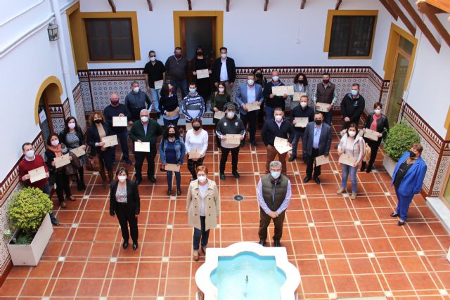 13 empleados públicos toman posesión como funcionarios de carrera y 15 son nombrados personal laboral fijo del Ayuntamiento de Jumilla - 1, Foto 1