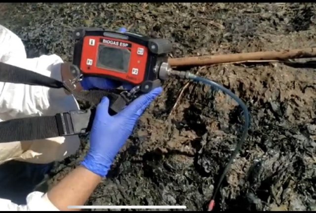 Denuncia de la presencia de un gas tóxico en la playa de los urrutias, por la materia acumulada - 3, Foto 3