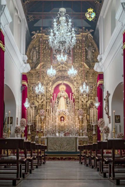 La Esperanza de Triana, ataviada para celebrar sus cultos de Septenarios en cuaresma - 1, Foto 1