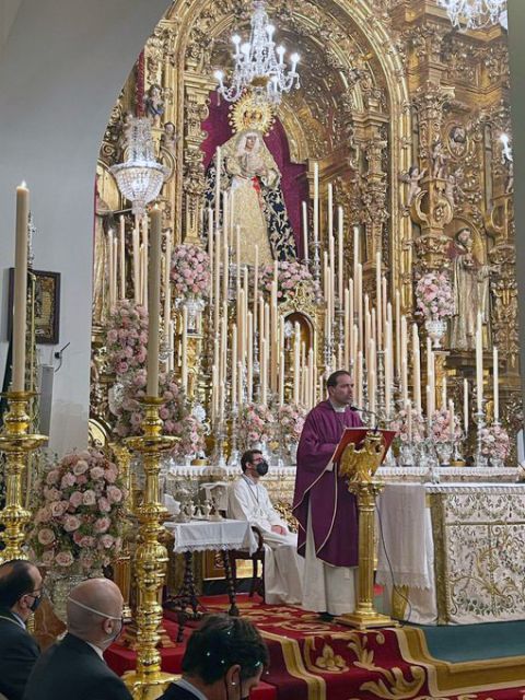 La Esperanza de Triana, ataviada para celebrar sus cultos de Septenarios en cuaresma - 2, Foto 2
