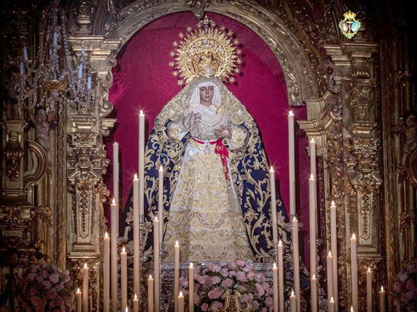 La Esperanza de Triana, ataviada para celebrar sus cultos de Septenarios en cuaresma - 3, Foto 3