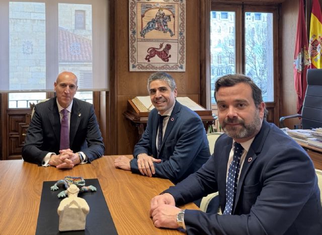 El alcalde de León y el líder de MC unen fuerzas ante el centralismo que imponen sus Comunidades Autónomas - 1, Foto 1