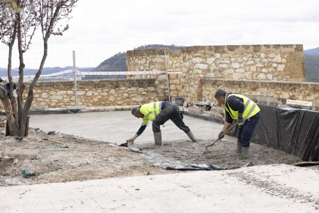 Las obras de pavimentación de la explanada del Castillo de Caravaca mejorarán la estética y accesibilidad del conjunto monumental - 1, Foto 1
