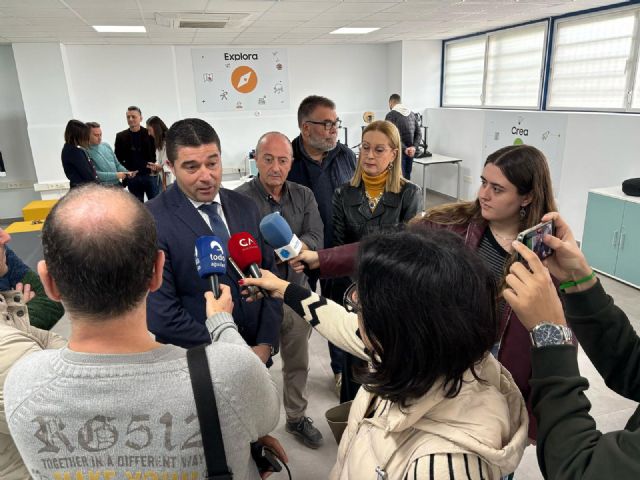 Educación inaugura una nueva Aula de Tecnología Aplicada en el IES Europa de Águilas - 2, Foto 2