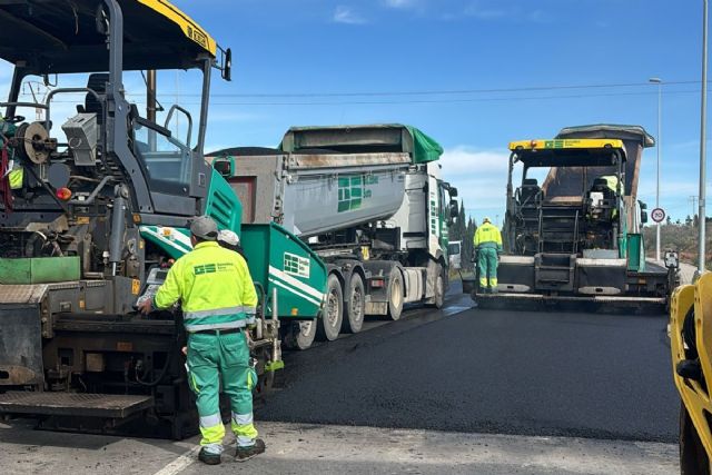 El Ayuntamiento renueva asfalto en Víctor Beltrán, Los Dolores y El Albujón - 1, Foto 1
