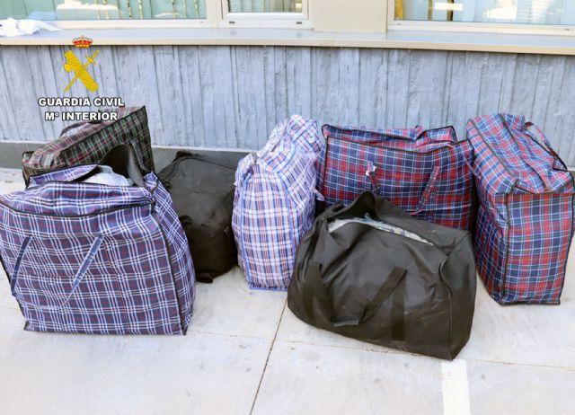 La Guardia Civil desarticula un grupo criminal que abandon� una autocaravana averiada, con m�s de 500 kilos de hach�s y marihuana dentro, Foto 2