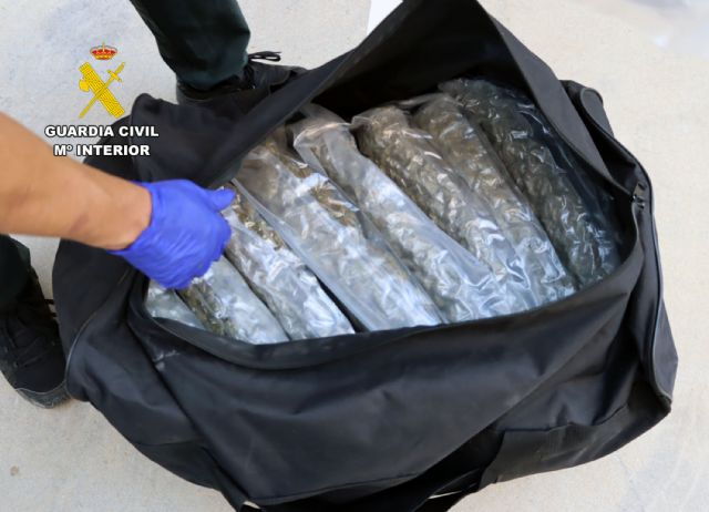 La Guardia Civil desarticula un grupo criminal que abandon� una autocaravana averiada, con m�s de 500 kilos de hach�s y marihuana dentro, Foto 4